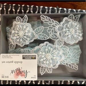 💙 NWOT Garter set